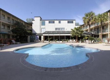 Amerihome Inn & Suites Houston Airport North Exteriör bild