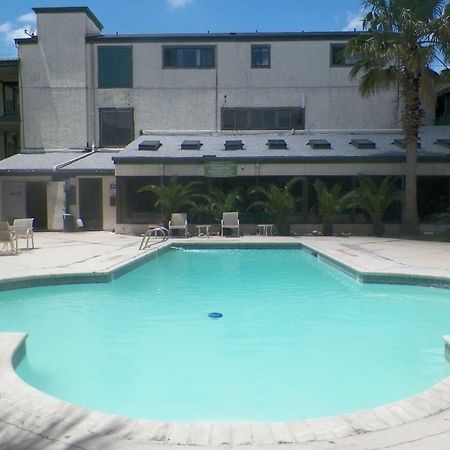 Amerihome Inn & Suites Houston Airport North Exteriör bild