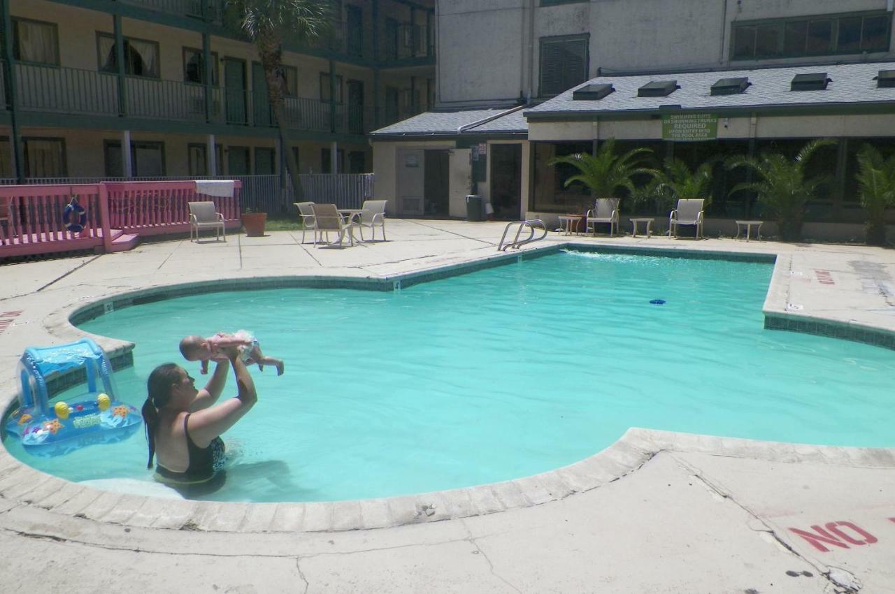 Amerihome Inn & Suites Houston Airport North Exteriör bild